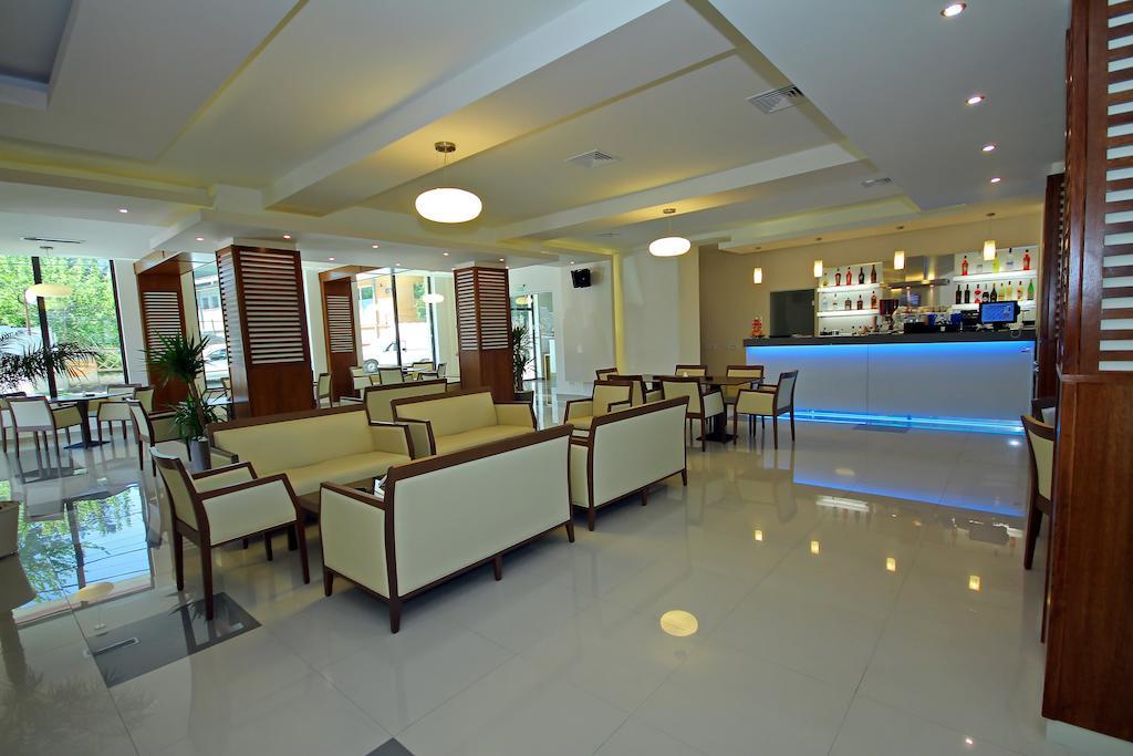 Hotel Eden Tulcsa Kültér fotó