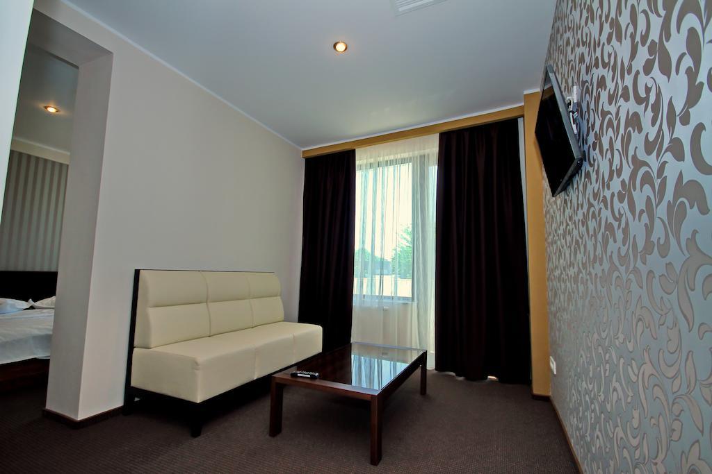 Hotel Eden Tulcsa Kültér fotó
